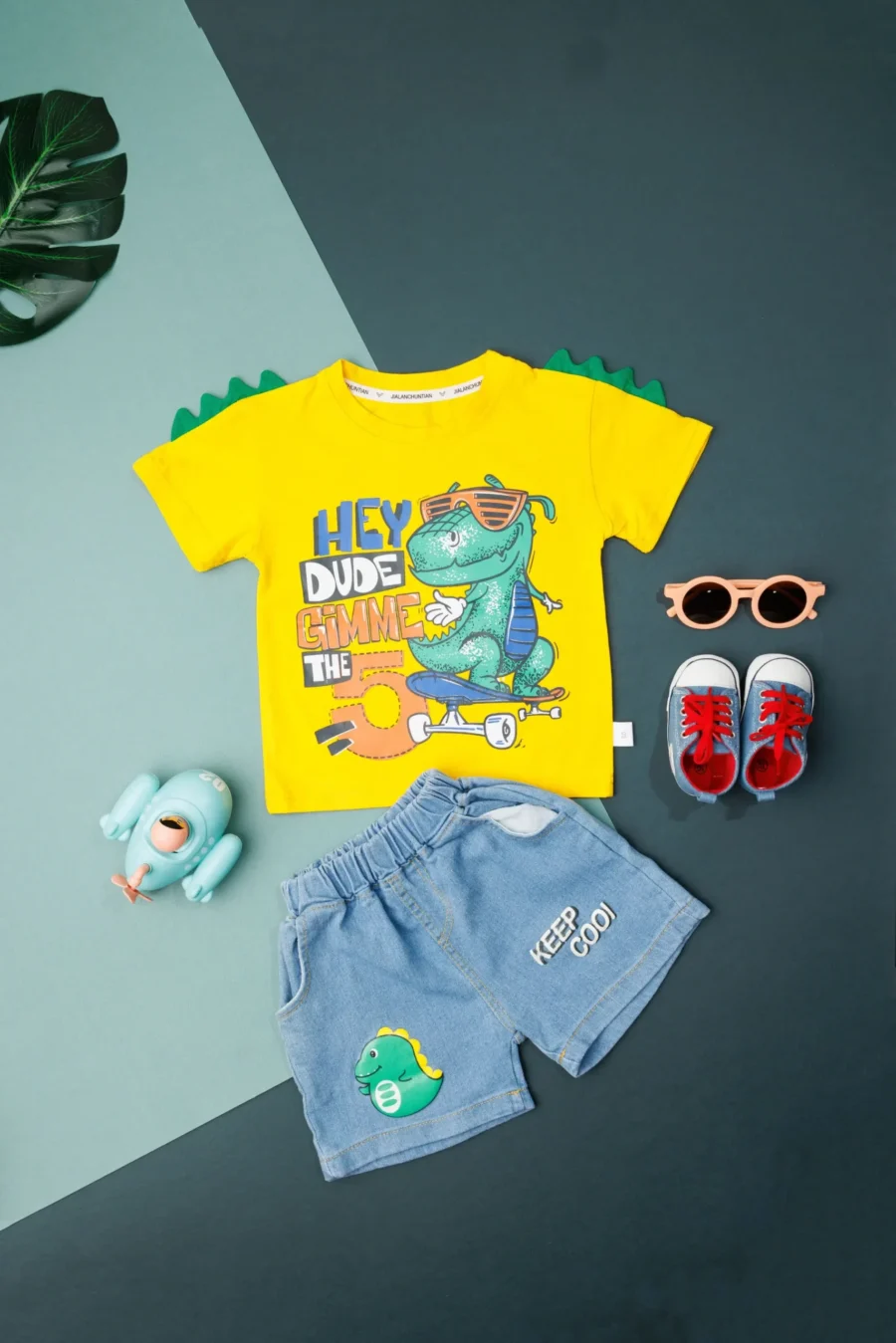 Printed O-Neck Dinosaur T-Shirt and Shorts - Image 7