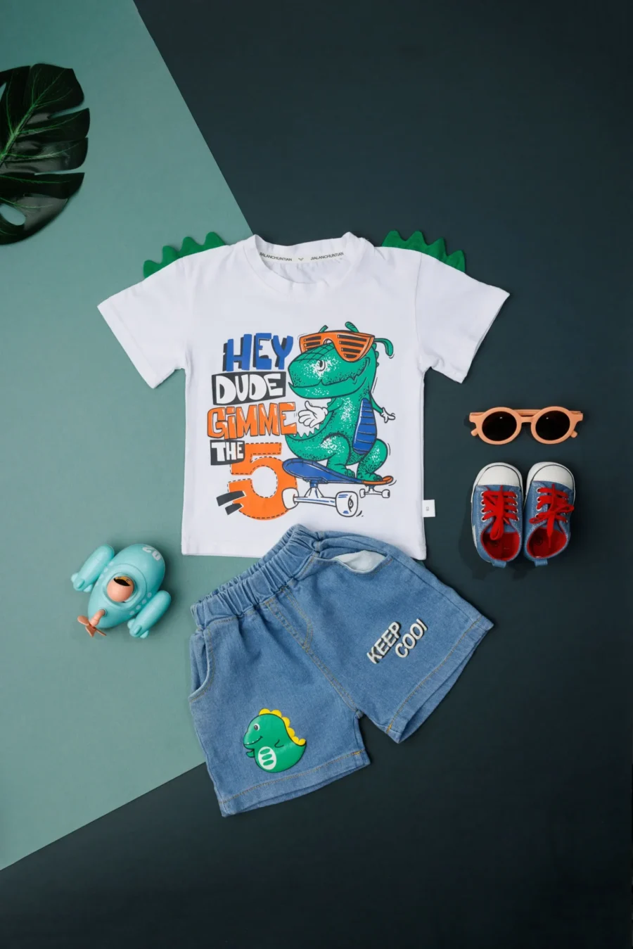 Printed O-Neck Dinosaur T-Shirt and Shorts - Image 3